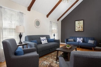 Building Photo - 3309 Hillcrest Ln