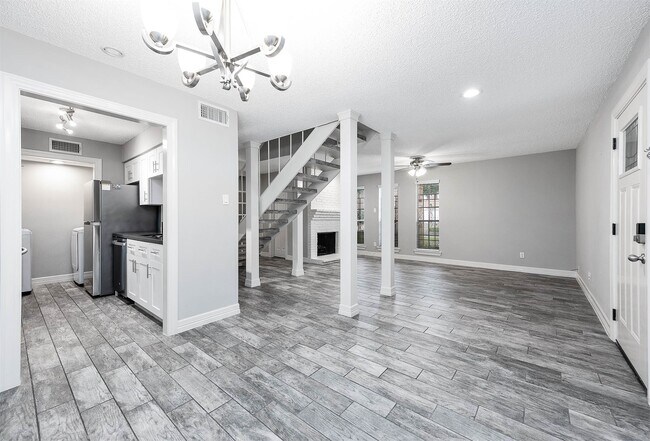 Building Photo - 5528 Beverly Hill St