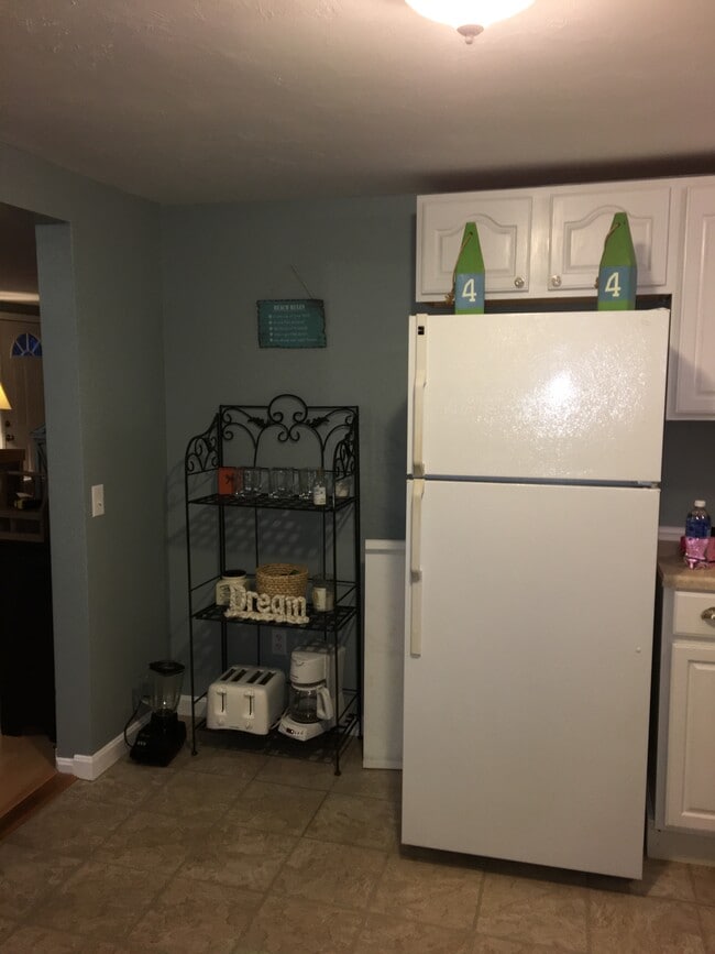 Kitchen - 25 Centerville Ave