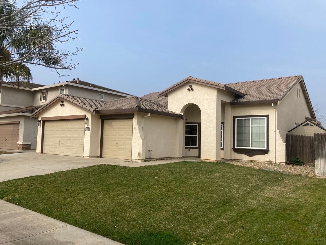 Foto principal - Beautiful Home, Available Now & Just Reduced