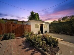 Building Photo - 5514 Simpson Ave