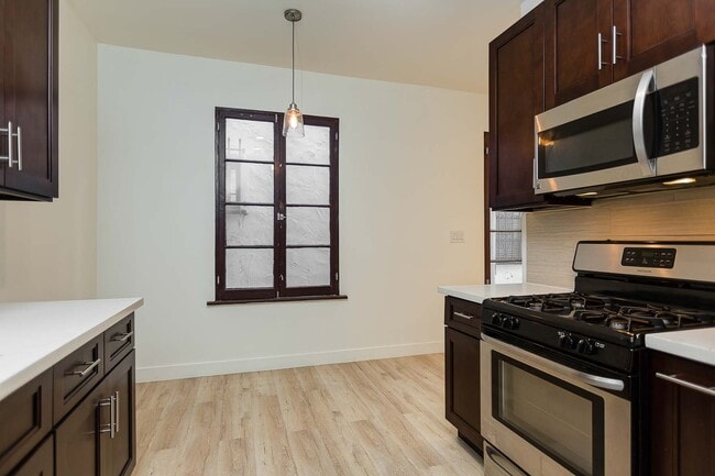 Foto del edificio - 7223-7229 Willoughby