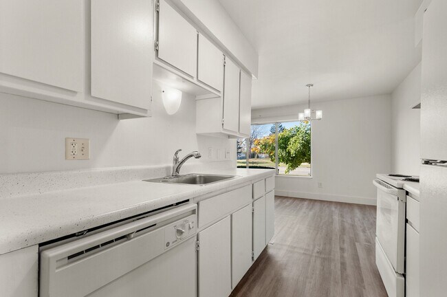 Cocinas renovadas - Carriage Park Apartments - Dearborn Heights, MI