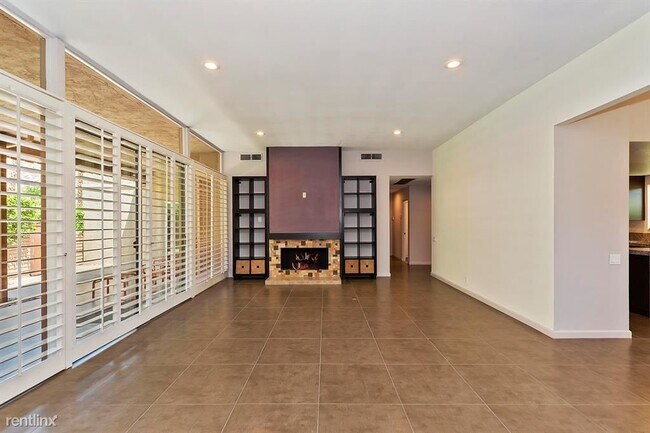 Foto del edificio - 2 br, 1.5 bath Condo - 555 W Baristo Rd # ...