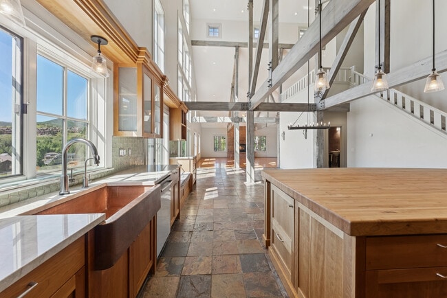 Building Photo - 9246 Par Ct