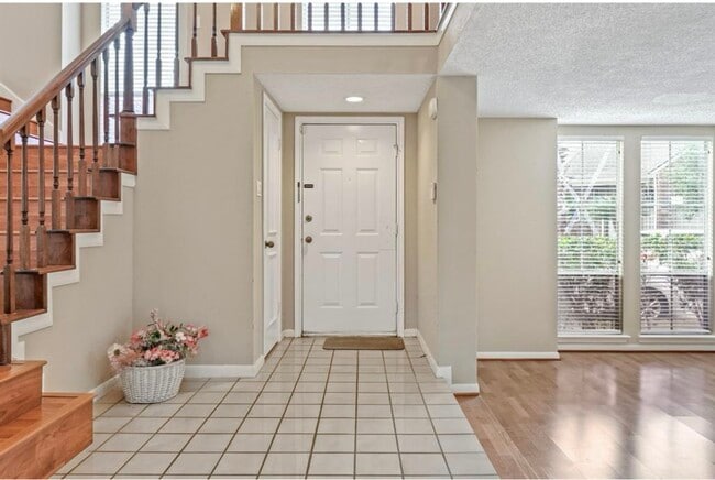 Building Photo - 1535 Beaconshire
