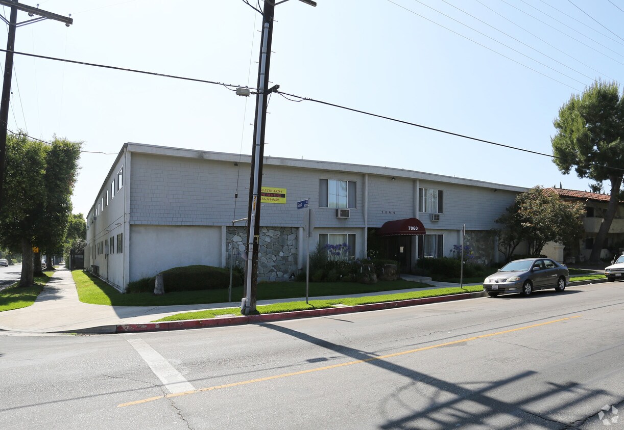 Foto del edificio - Continental Etiwanda Apartments