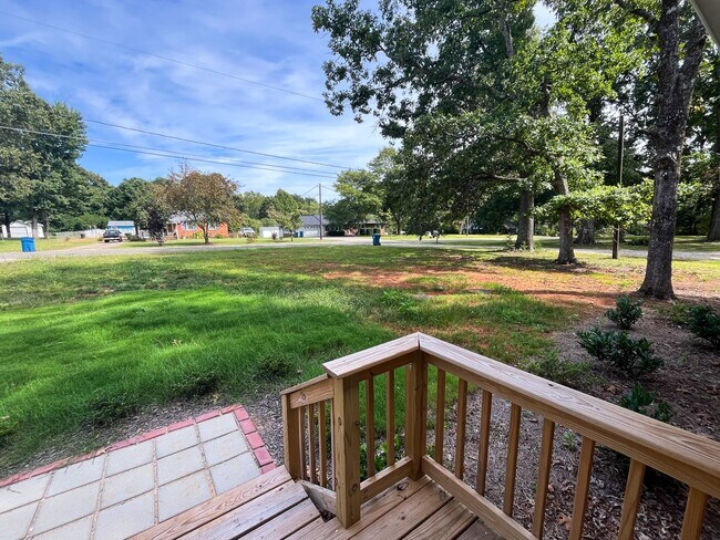 Foto del edificio - Gorgeous 3 bedroom, 2 bathroom brick home ...
