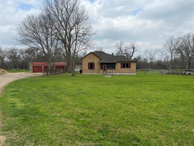 Foto del edificio - 107 Pitts Rd