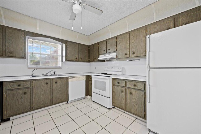 Foto del edificio - 102 Amherst Ln