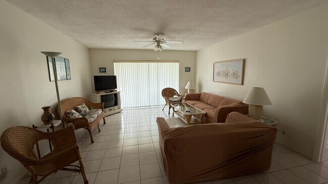 Building Photo - 715 Lori Dr