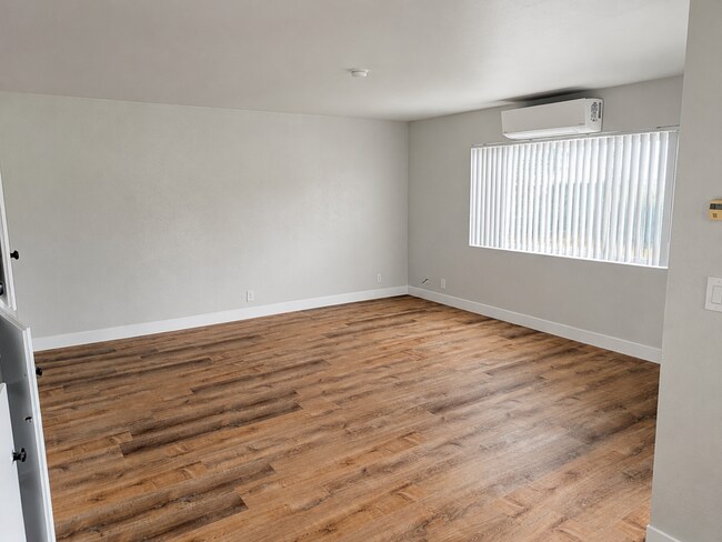 Foto del edificio - 401 N Tustin Ave