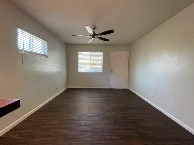 Living room - 4615 N 14th St
