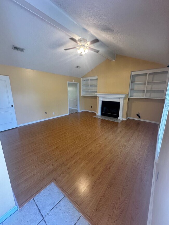 Foto del edificio - Spacious 3bedroom/2 bathroom home