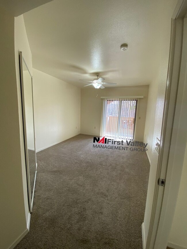 Building Photo - 2 Bedrooms, 2 Baths