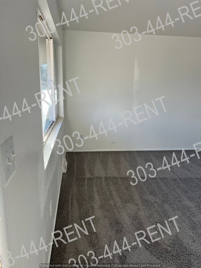 Foto del edificio - 3 Bedrooms, 2 Bathrooms, with 2 Bonus Rooms in the Basement!