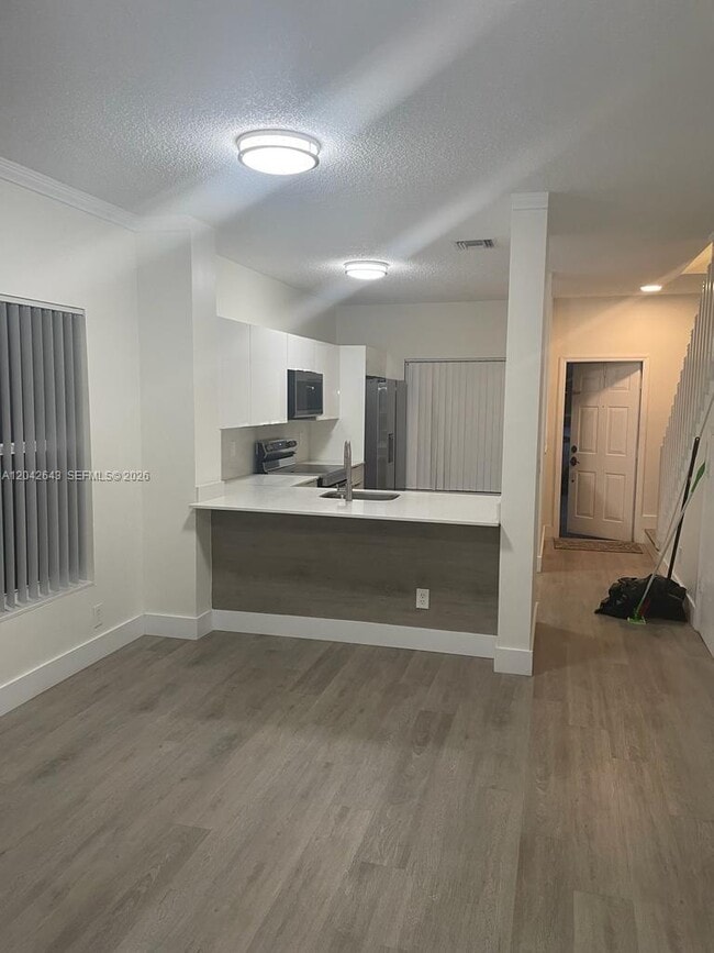 Foto del edificio - 726 SW 122nd Ave
