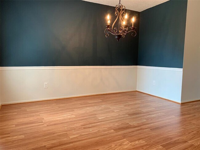 Building Photo - 1701 Cliffbrook Dr