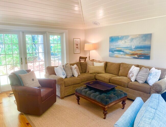 Building Photo - 2 Troon Pl