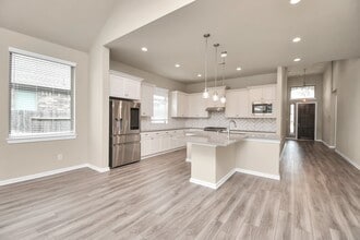 Building Photo - 10606 Emory Pk
