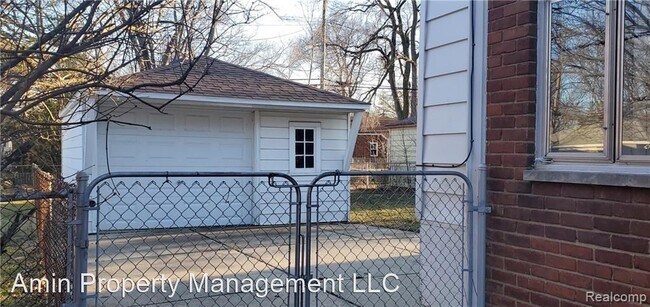 Building Photo - 3 br, 1.5 bath House - 16720 Veronica