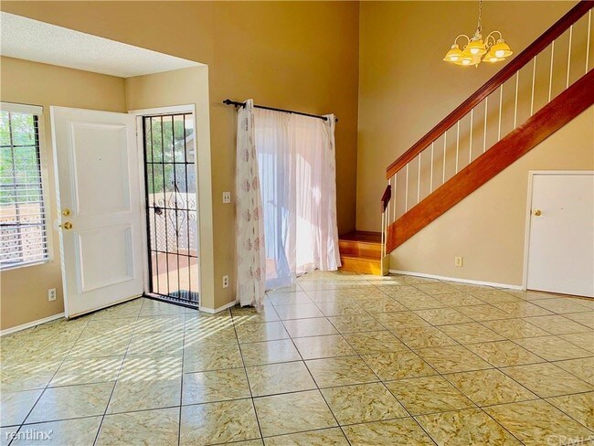Foto del edificio - 243 N Mountain View St