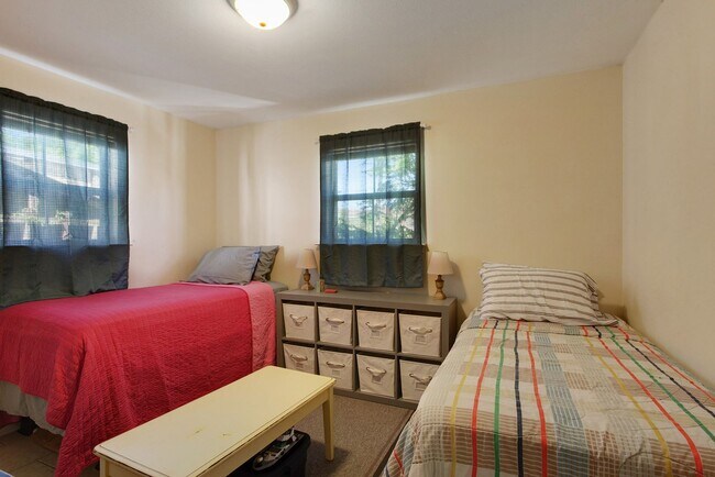 Foto del edificio - Charming 2 Bedroom Available Now!