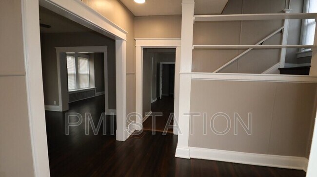 Building Photo - 6006 Peery Ave