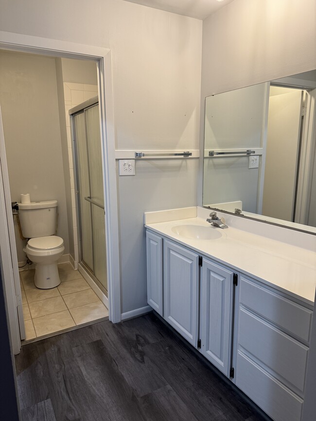 Master Bathroom - 1601 Thames Ct
