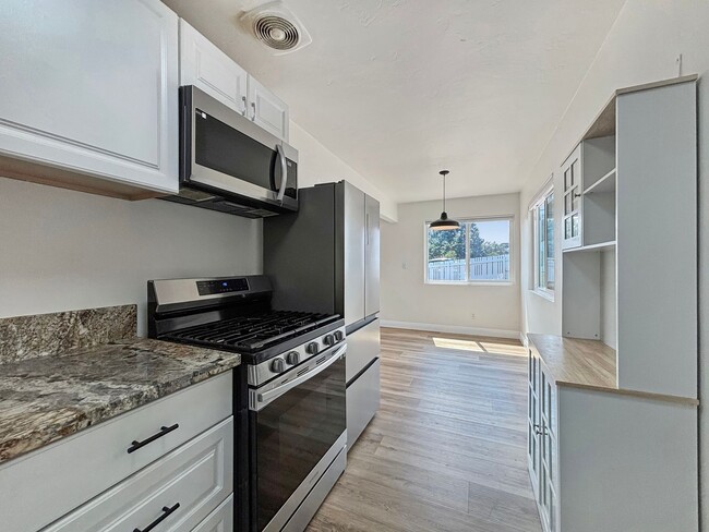 Building Photo - Charming 3BD/1BA House in South Park w/ W/...