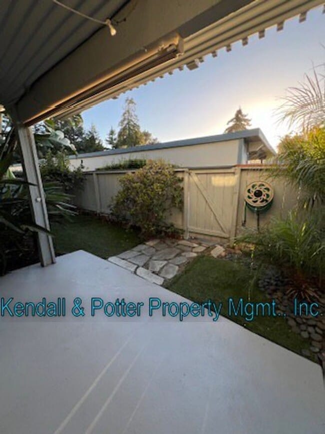Building Photo - Great Spot in the Villas of Capitola 2BR