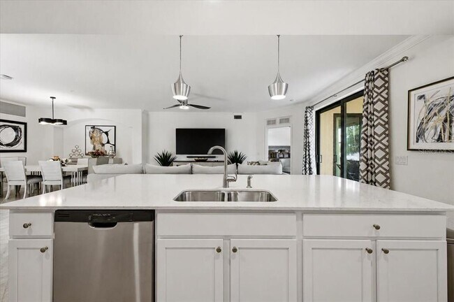 Foto del edificio - 10792 Tarflower Dr
