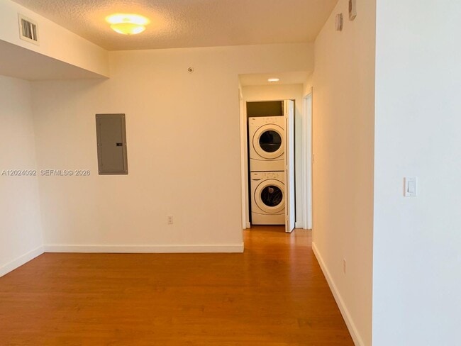 Foto del edificio - 601 NE 23rd St