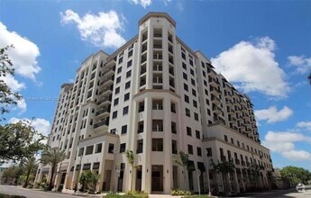 Building Photo - 301 Altara Ave