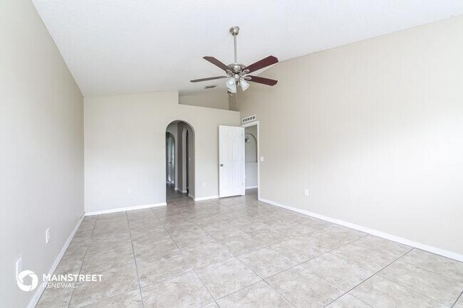 Building Photo - 1929 Thorngate Ln, Mascotte, FL 34753