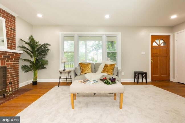 Foto del edificio - 25731 Ridge Rd