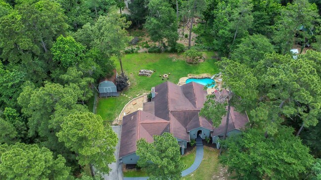 Building Photo - 44 Lake Forest Cir