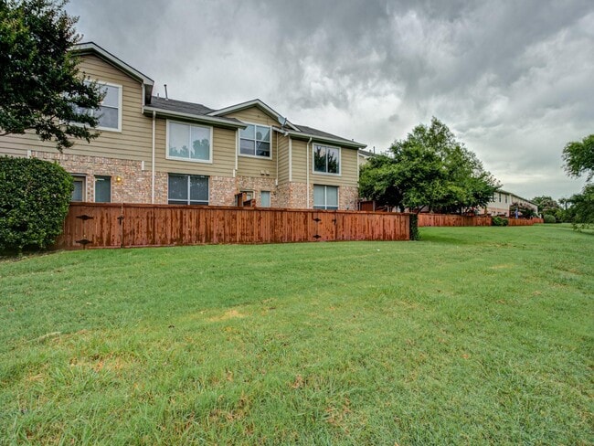Building Photo - 4528 Sycamore Dr