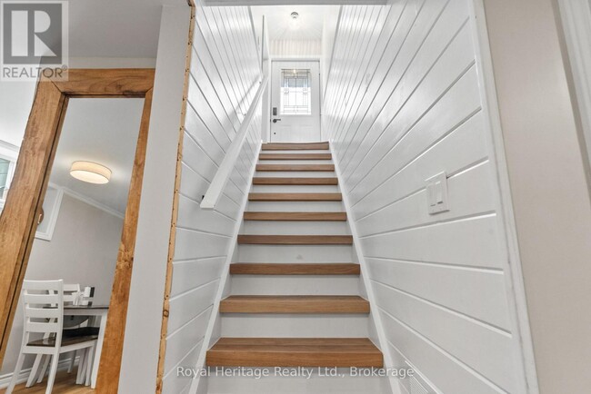 Building Photo - 19 Kawartha Dr