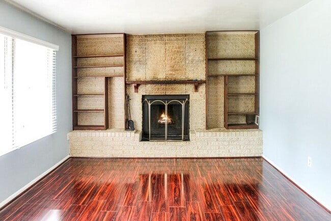 Building Photo - Spacious Rambler with Amazing Outdoor Livi...