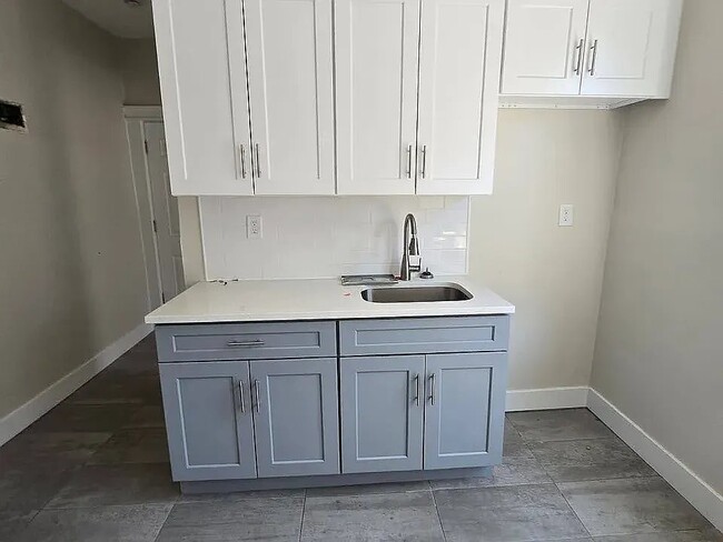 Foto del edificio - 494 E 23rd St