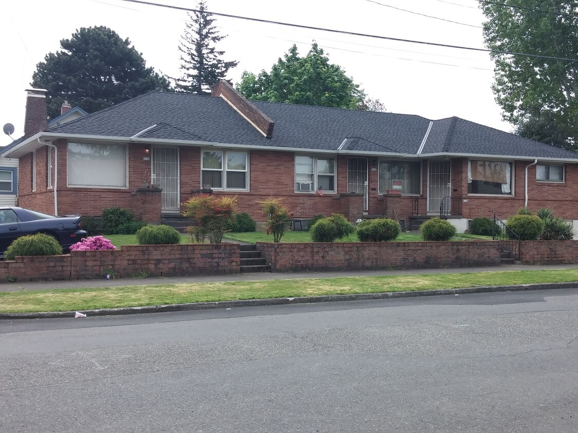 Primary Photo - 8128-8132 NE Beech St
