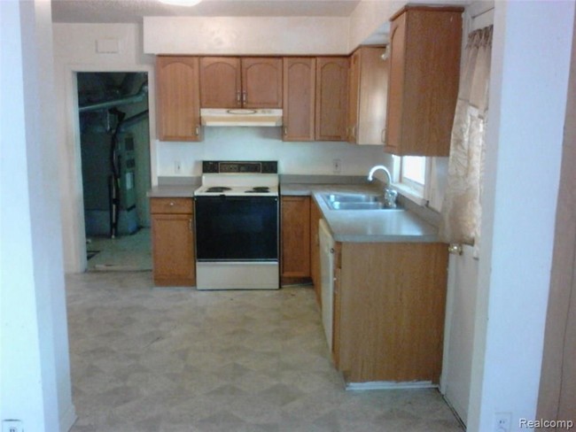 Foto del edificio - 1400 W Nine Mile Rd
