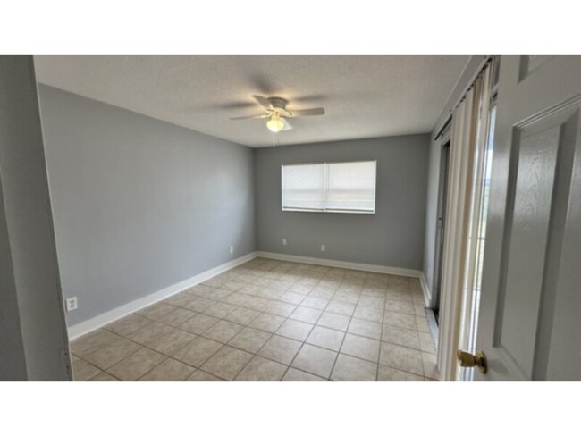 Foto del edificio - 2 Bedroom/2 Bath SE Cape Coral duplex off ...