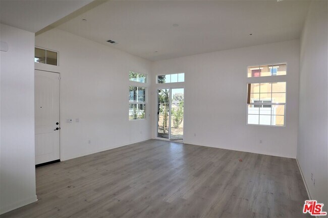 Foto del edificio - 22033 Normandie Ave