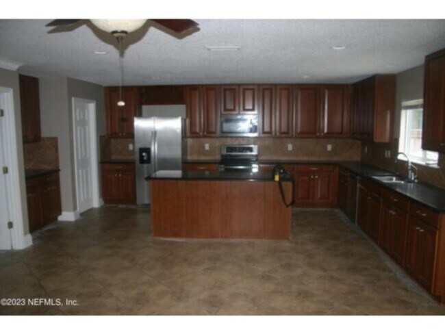 Foto del edificio - Beautiful, spacious 5/3 home