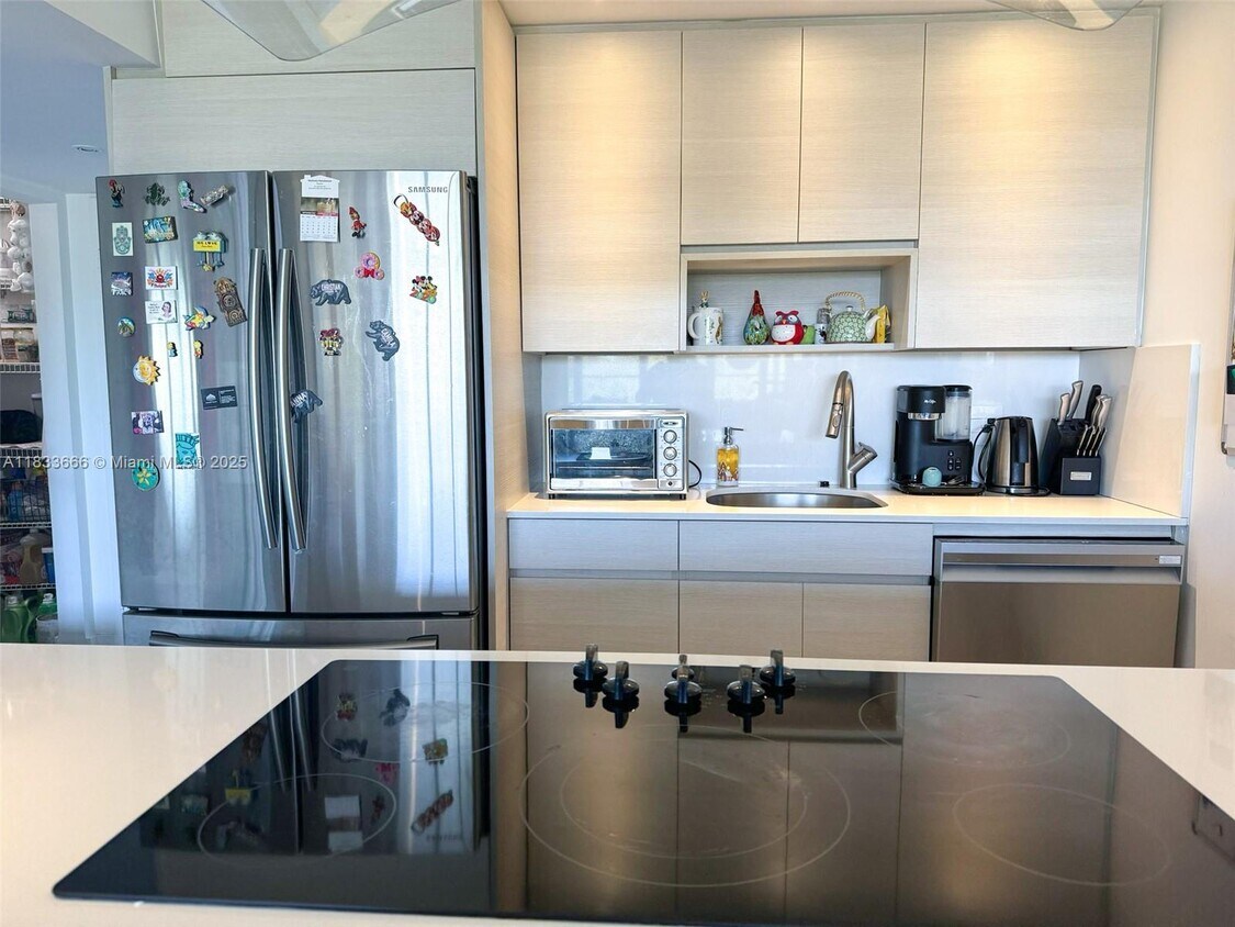 Foto principal - 2771 Taft St