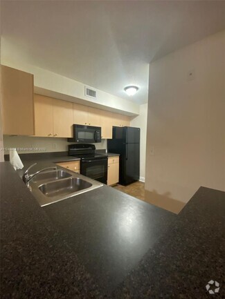 Building Photo - 2520 Centergate Dr