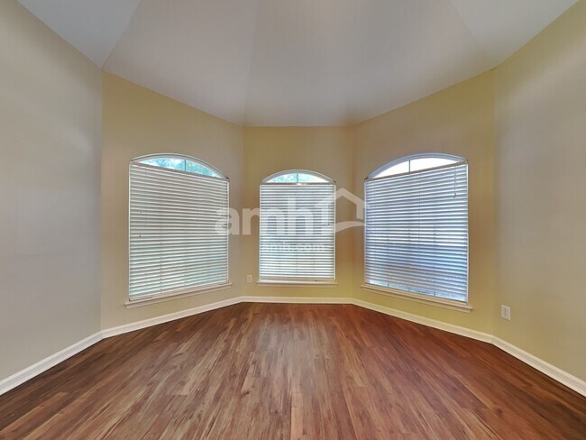Foto del edificio - 14127 Hiawatha Ct