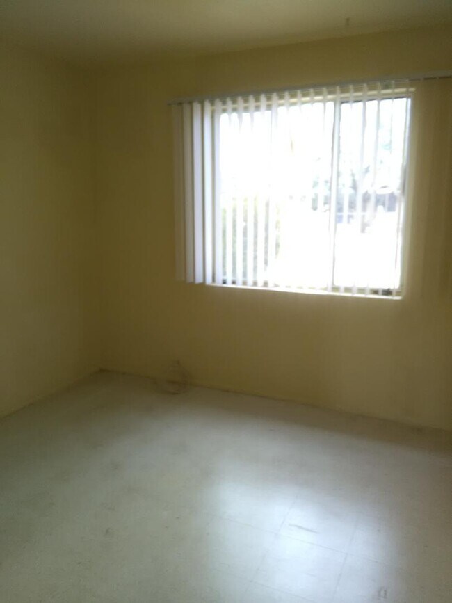 Foto del edificio - 5680 E 32nd St